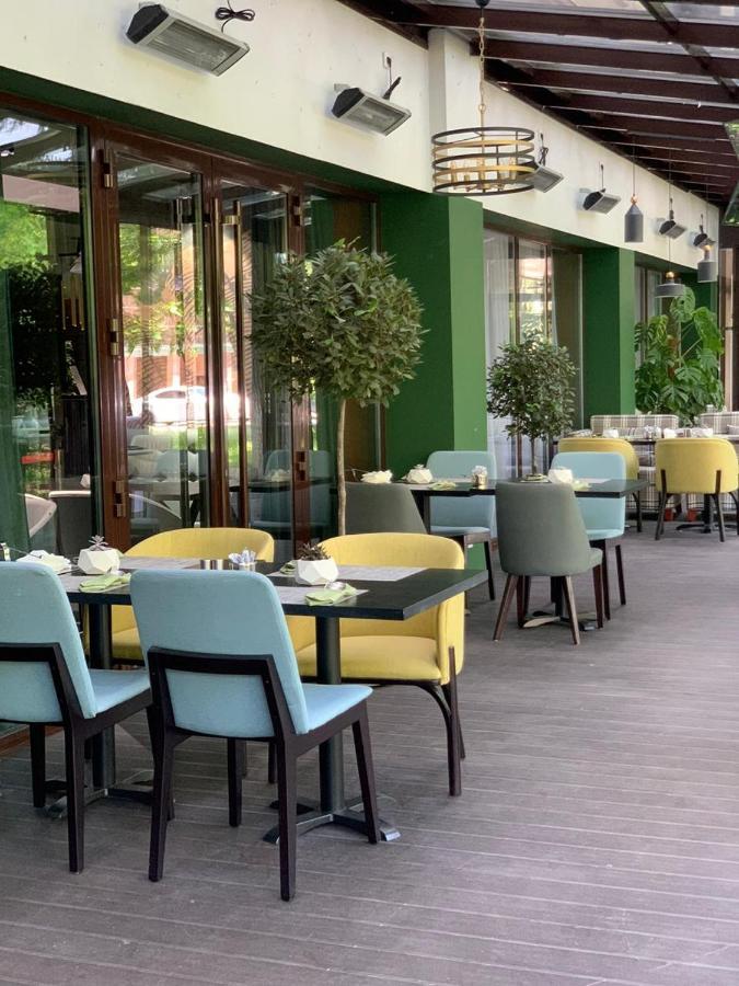 Kazzhol Park Hotel אלמטי מראה חיצוני תמונה